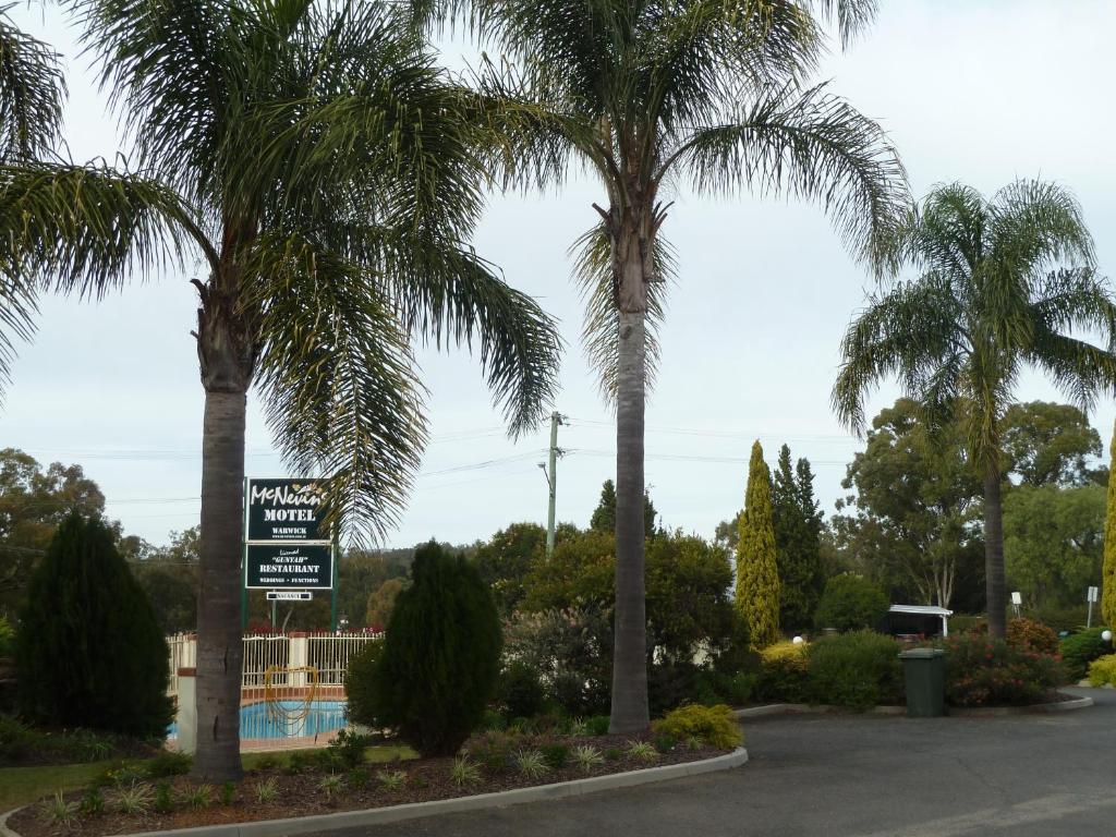 Mcnevins Warwick Motel Exterior photo